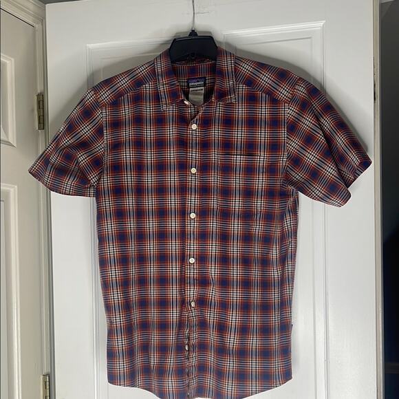 Patagonia Casual Button Down Shirt in Blue and Red.  Large - Picture 1 of 5